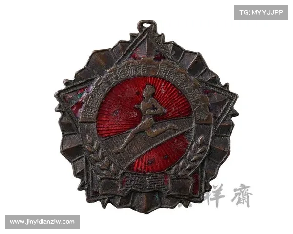 墨西哥足球历史博物馆盛大开馆珍藏1950年首届联赛冠军奖杯 墨西哥足球历史博物馆盛大开馆珍藏1950年首届联赛冠军奖杯